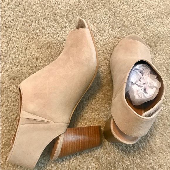 Shoes - Picture 2 of 4